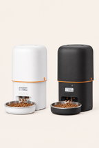 The Dine 4L Automatic Feeder in white and black