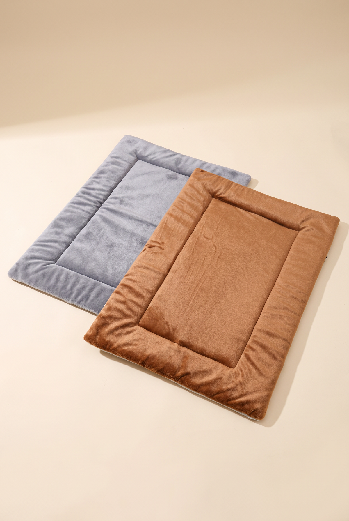 Nook Self-Warming Pet Mat in gray and caramel