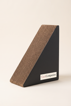 Peak triangle cat scratcher